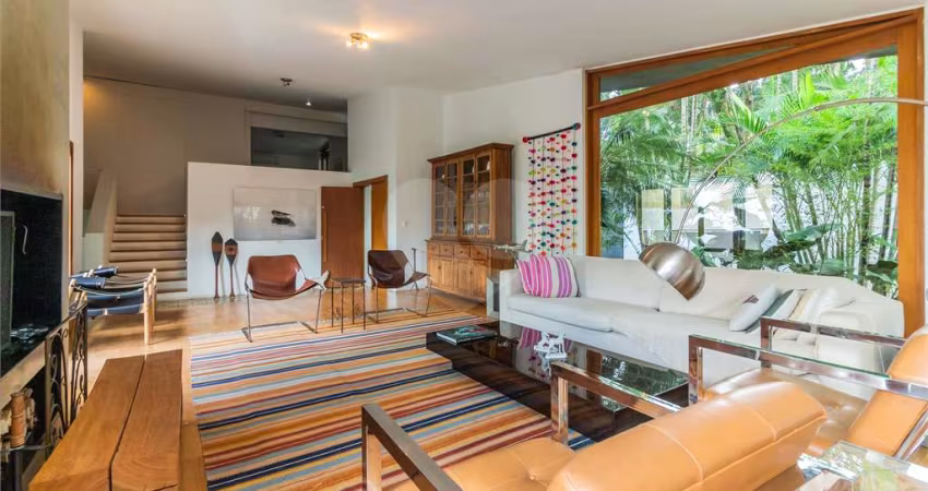 CASA À VENDA COM 4 SUÍTES - PISCINA COM ESPAÇO GOURMET - CITY BOAÇAVA.