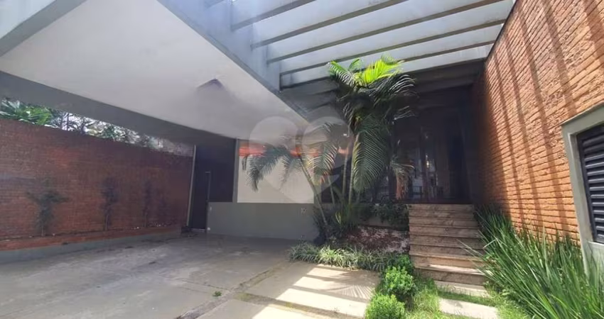 Sobrado no Jardim França 3 dormitórios 3 Vagas de Garagem e Piscina