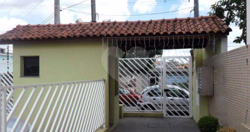 Casa á venda em condomínio na Vila Ede - 2 suítes e 1 vaga de garagem.