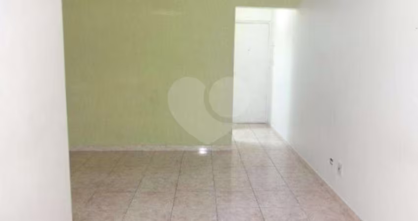 Apartamento com três dormitórios e duas vagas de garagem