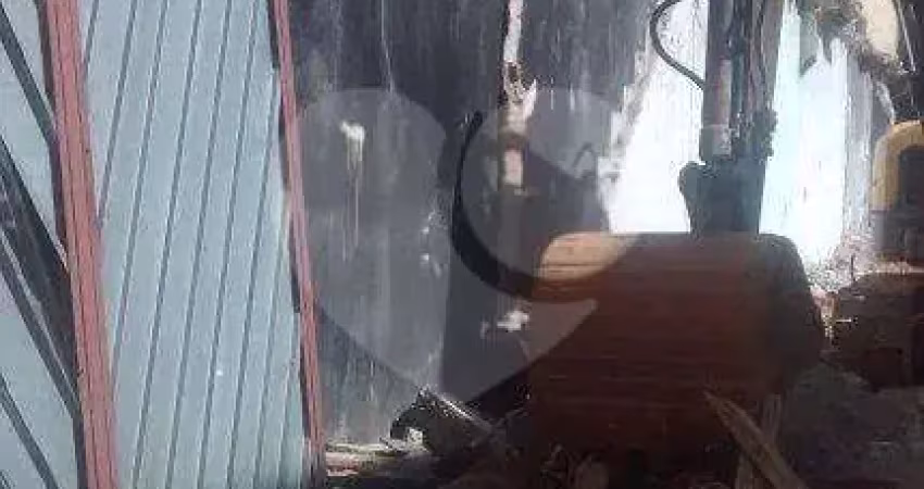 TERRENO COM 240 M2 DE ÁREA A VENDA NA CASA VERDE