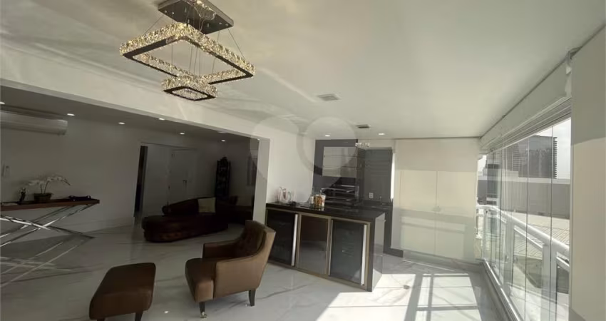 Apartamento garden finamente decorado e acabamento primoroso com 150 m² na Barra Funda, com 2 suítes