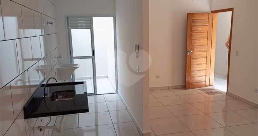 Apartamento localizado na travessa da Av.Jaçanã - térreo 2 dorms 51m2  Jaçanã