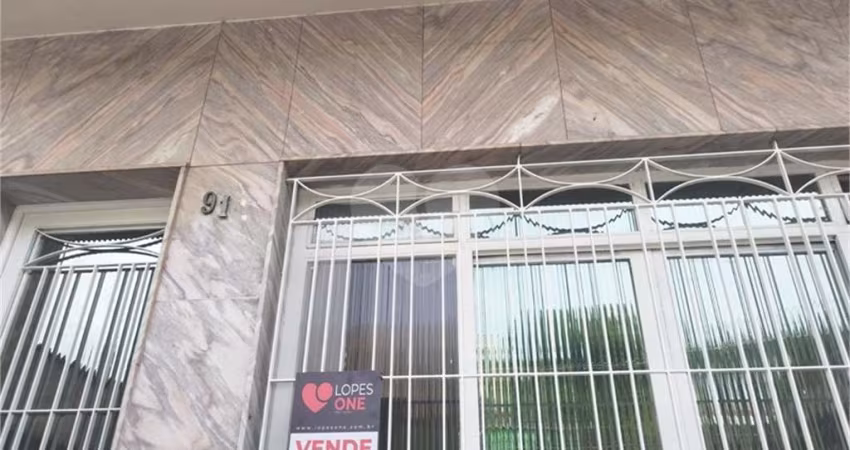 Bela casa térrea com 2 dormitórios 1 suíte e 1 vaga coberta.