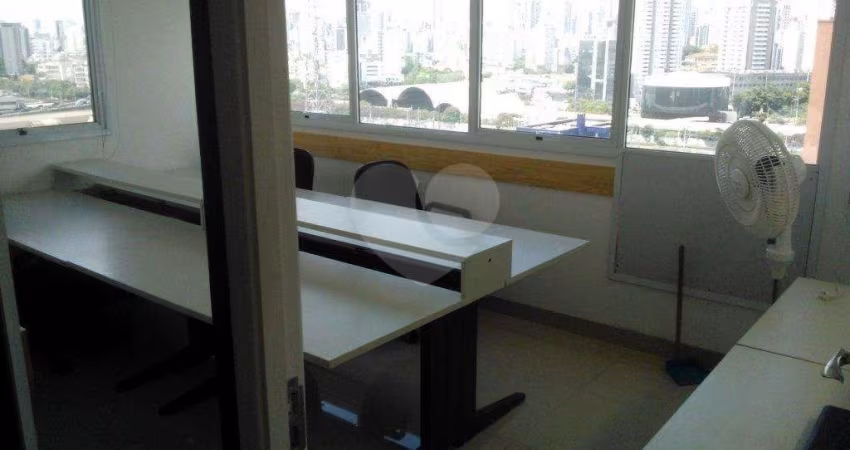 Sala comercial de 61 metros quadrados ,02 vagas, 02 banheiros, na Barra Funda – São Paulo/SP