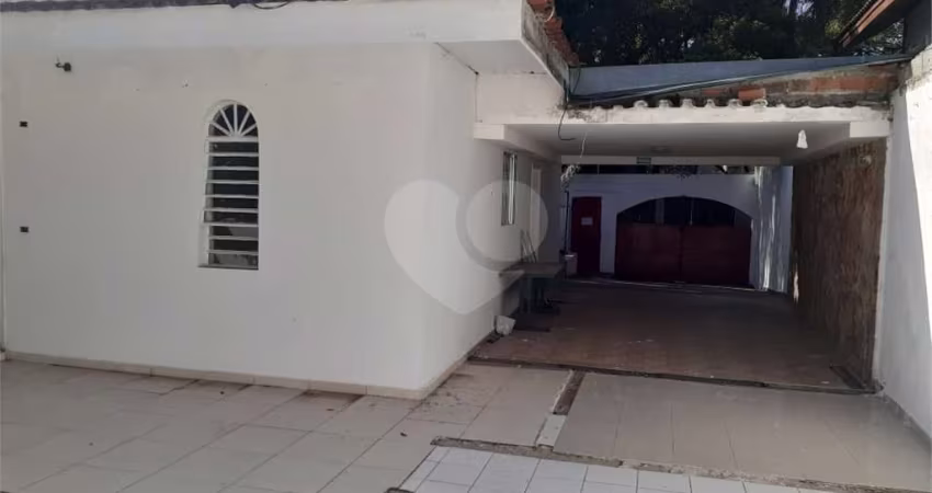 Casa com excelente terreno no Alto de Pinheiros