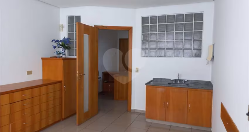 Sala comercial em shopping empresarial no centro de Osasco, 35m², 1 wc, 1 vaga coberta e escriturada