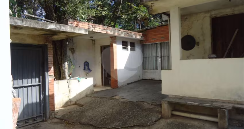 OPORTUNIDADE - 564m² - CASA TÉRREA - 03 QUARTOS - 02 SUÍTES - 04 VAGAS  -  JARDIM FLORESTA