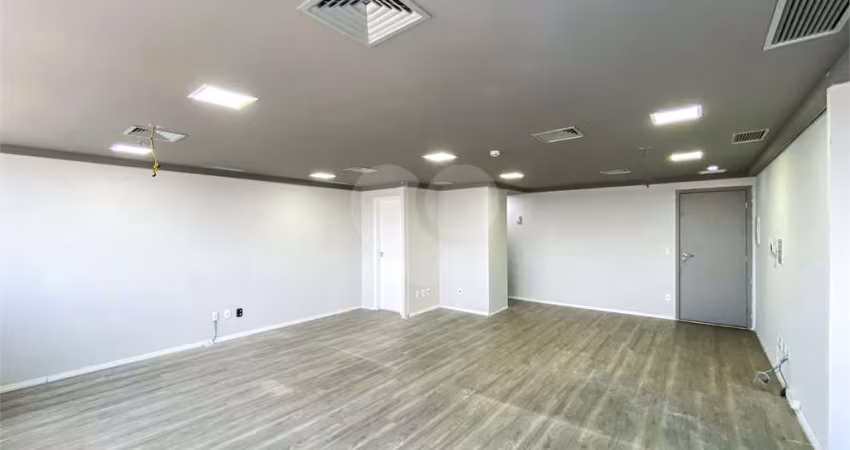 Sala comercial para venda com 50 m, duas vagas, prédio novo em Higienópolis-SP