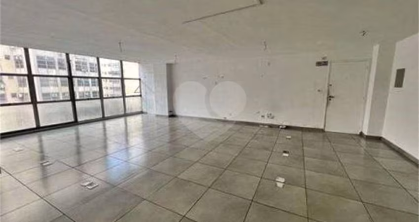 3 minutos a pé Metrô Brigadeiro
