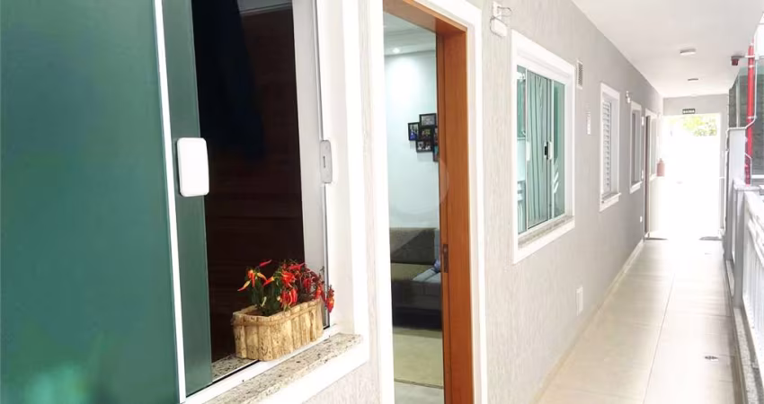 Condomínio fechado de casas tipo apartamentos em obra no Jardim São Paulo. A 500 metros do Metrô
