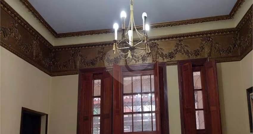 Casa com dois pavimentos na Barra Funda: