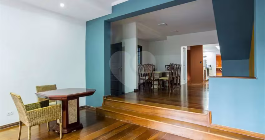 Casa com 5 quartos à venda na Rua Professora Ludovina Credídio Peixoto, Vila Mariana, São Paulo