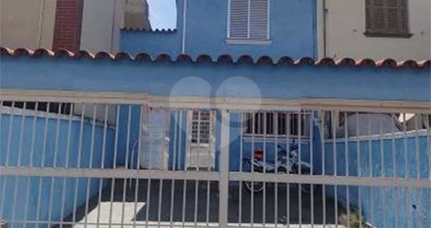Água Fria/Jardim França Sobrado semi isolado ao lado da Padaria Paris local totalmente residencial!