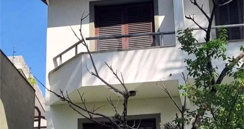 Sobrado no Morumbi à venda em uma Travessa da Avenida Guilherme Dumont Vilares com 2 suítes 3 vagas!