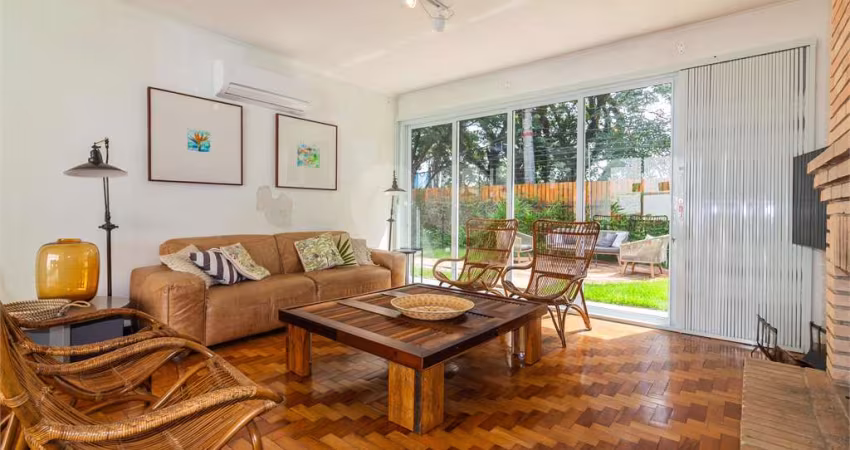 Casa térrea com 4 dormitórios sendo 1 suíte, 4 vagas!