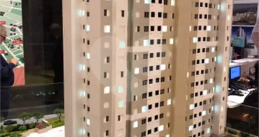 Kitnet / Stúdio à venda na Avenida Professor Luiz Ignácio Anhaia Mello, Vila Graciosa, São Paulo