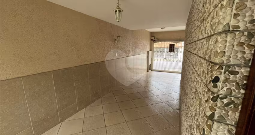Ampla casa térrea com edícula completa