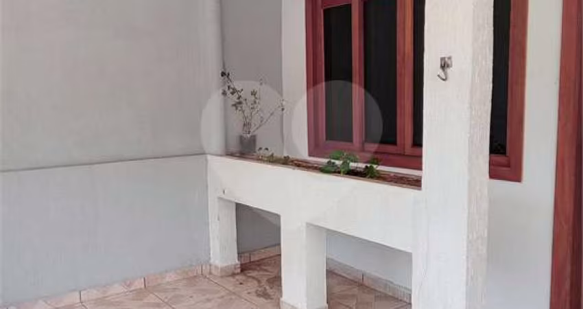 Sobrado de esquina pra locação com 2 dormitórios 1 vaga no Tremembé