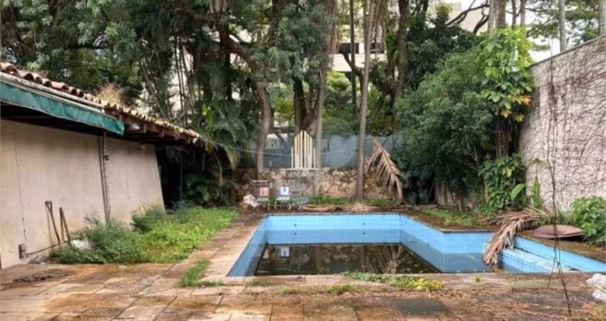 Terreno Residencial/Comercial em PINHEIROS com 550 m²