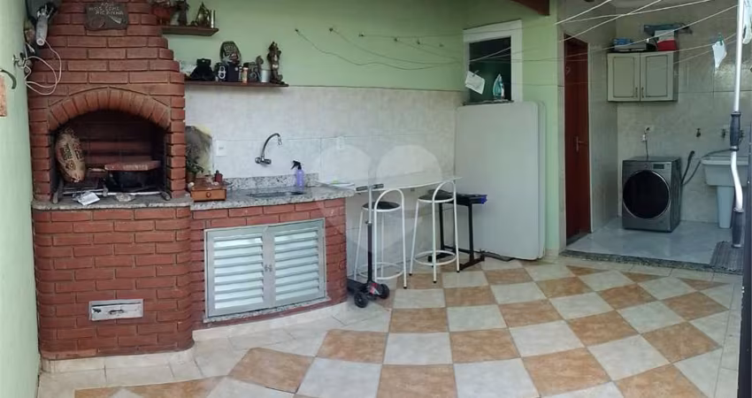 oportunidade Única! Sobrado Espetacular de 3 Quartos na Vila Clarice