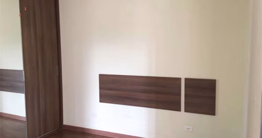 Apartamento de 2 dormitórios no Pari.