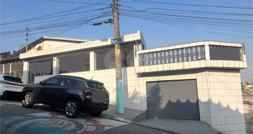 Casa a venda com 3 dormitórios no Jardim Peri