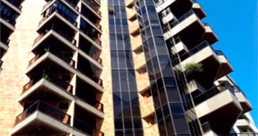 Apartamento Alto Padrão 4 suítes na Rua Dr. Guilherme Cristofel