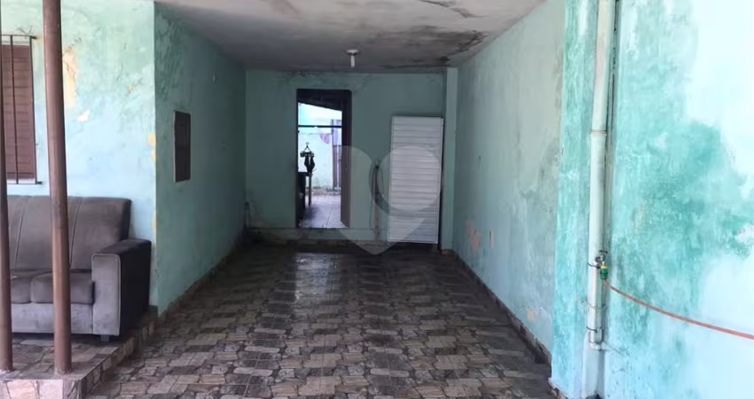 Vende-se casa para ponto comercial.