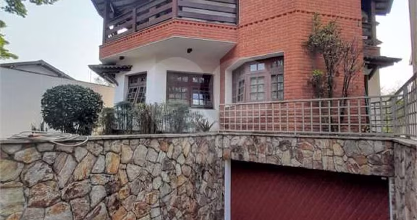3 AMPLAS SUITES MAIS ECRITORIO MUITO VERDE E AMPLO QUINTAL
