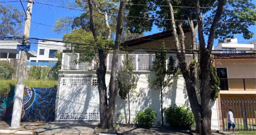 Ampla casa térrea nas Palmas do Tremembé com 3 suítes e quintal enorme.
