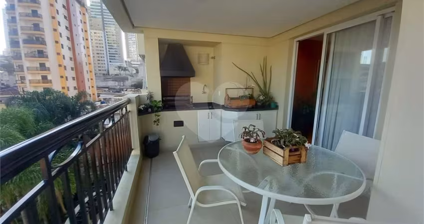 Apartamento com 189m2 4 quartos, 3 suítes, living para 3 ambientes, varanda gourmet, 3 vagas