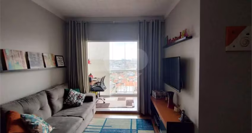 Apartamento com 3 dormitórios e vaga de garagem.