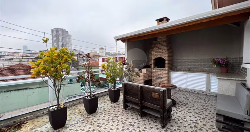 Casa assobradada à venda | 162 m² | 2 suítes | 2 vagas na Parada Inglesa!