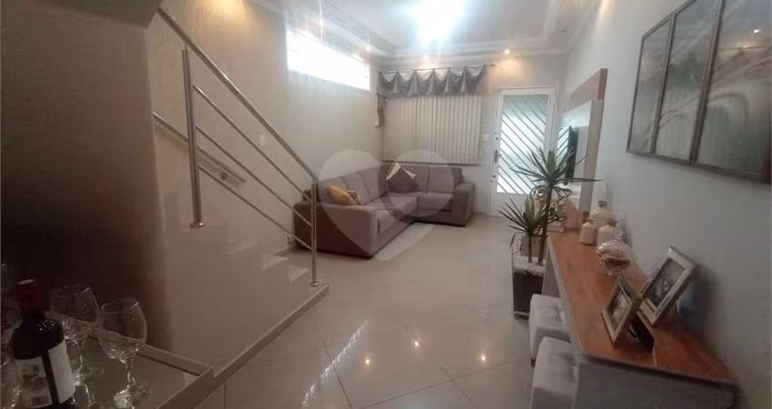 Sobrado para venda 160m2  3 quartos (1 suíte) cozinha, área gourmet 2 vagas cobertas Vila Gustavo.