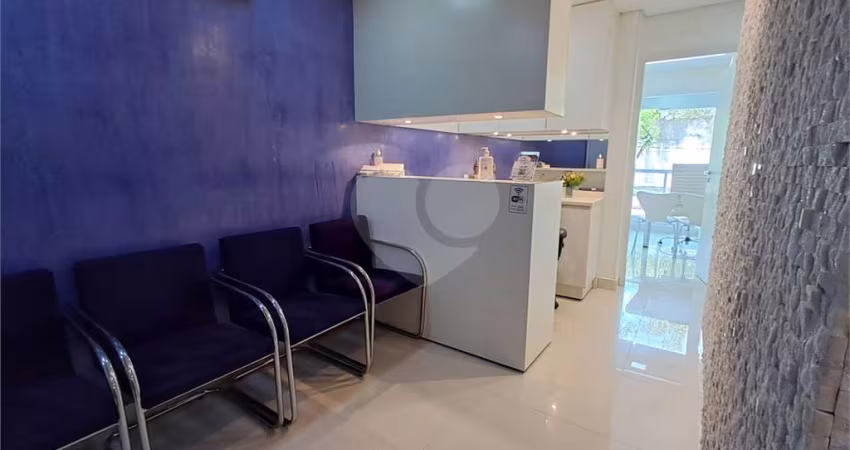 Clínica completa e toda equipada com 3 consultórios, recepção, 1 banheiro e garagem Pinheiros