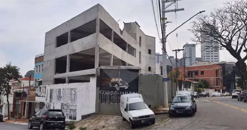 Prédio para alugar na Rua Guarapuã, Tucuruvi, São Paulo