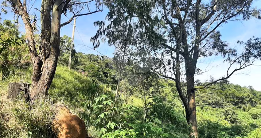 Terreno em Caieira no “Parque Santa Inês' com 297,1m2 de área no início na Serra da Cantareira