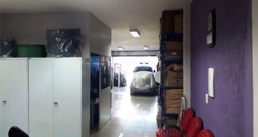 Prédio comercial com 400 m² de área útil