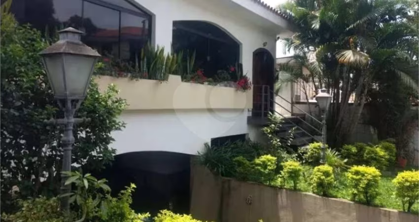 Casa para residência ou serviços. Excelente localização!