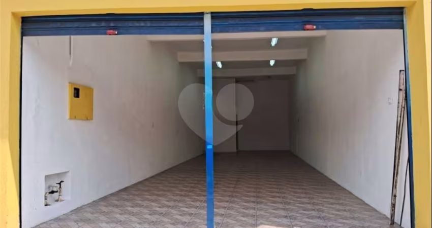 Loja comercial na Avenida Parada Pinto altura do nº 1500