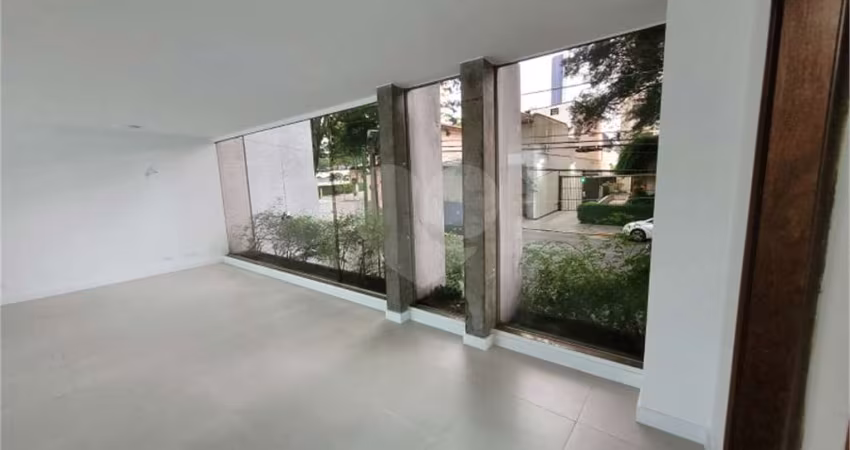 Aluga-se um lindo Sobrado Comercial na região de Moema!!