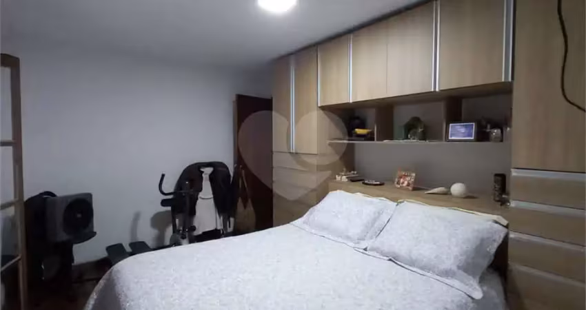 Casa com 3 quartos à venda na Rua Itabira, Horto, São Paulo
