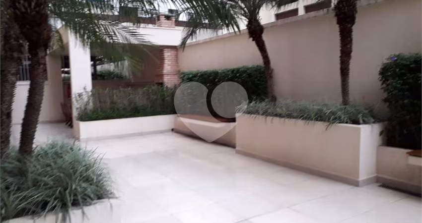 Moema com 90m² e andar alto