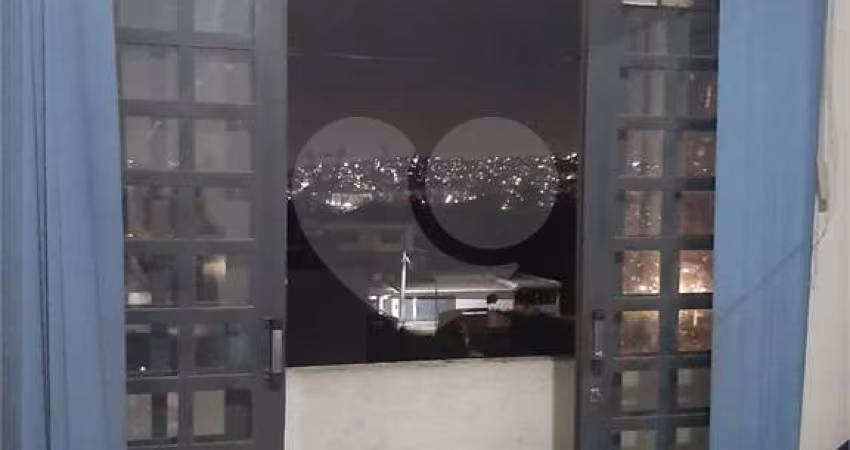 Vendo excelente sobrado de 4 lajes com 4 casas para residencia ou investimento