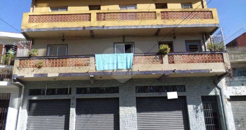 Prédio em Santa Teresinha