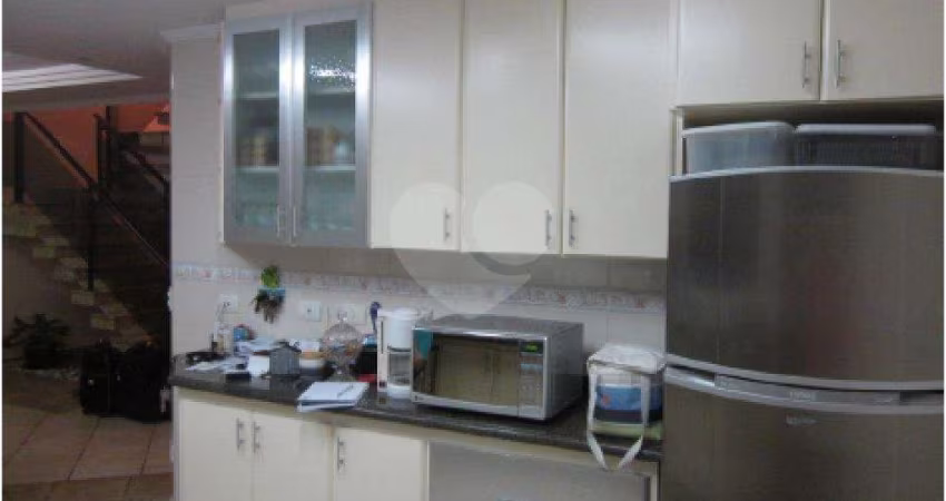 SOBRADO ISOLADA COM 4 SUÍTES