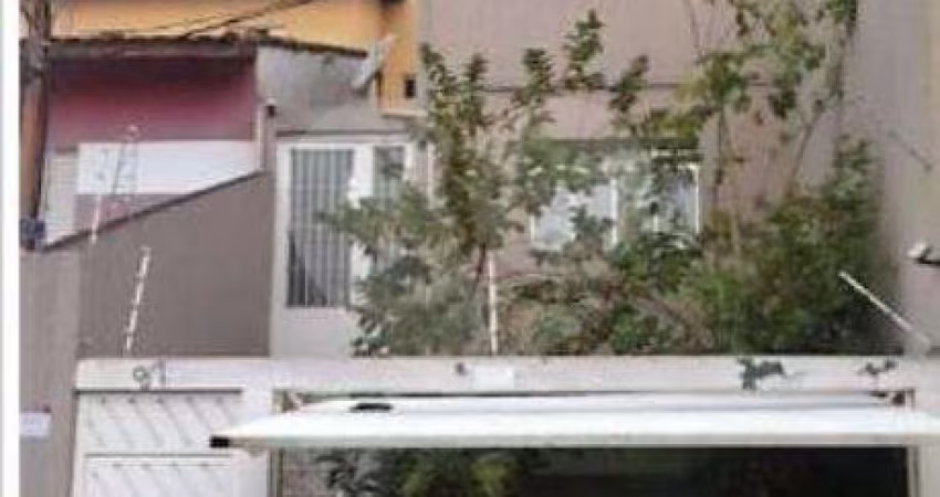 Sobrado com dois dormitórios, 2 banheiros e um lavabo, cozinha planejada repleta de armários,