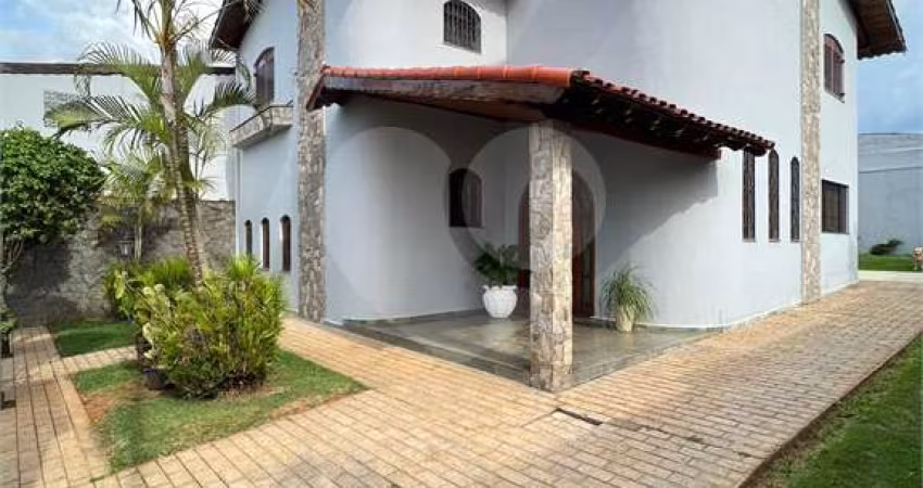 Casa estilo clássico a venda 3 Suites - Vila Rosaria