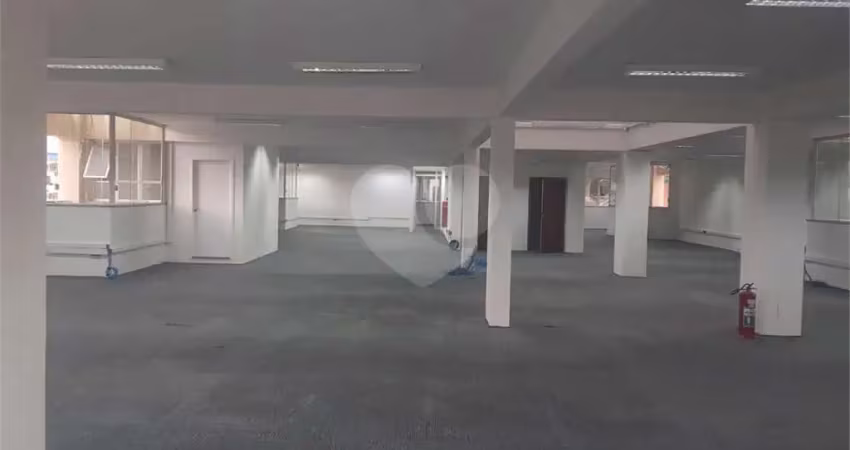Prédio Comercial com 1.170m2 no Centro de Osasco, imóvel com elevador, 5 vagas de garagem